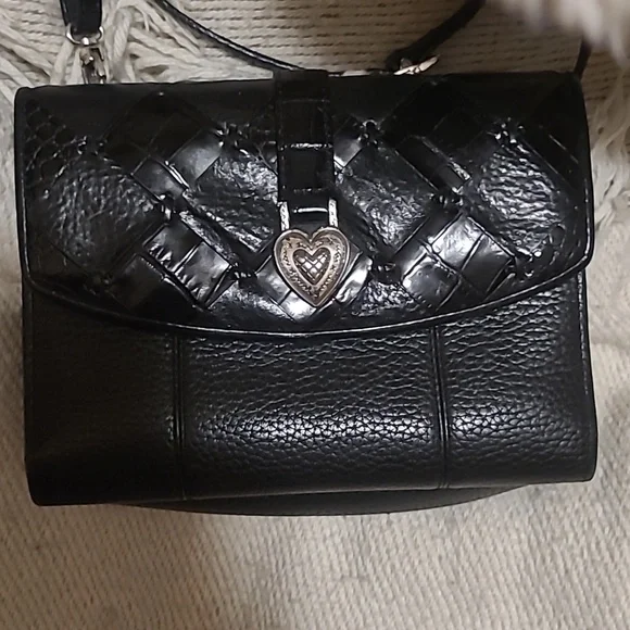 Brighton Vintage Pebble Leather Crossbody Bag with Heart Lock. Coin Resedue - Picture 2 of 8